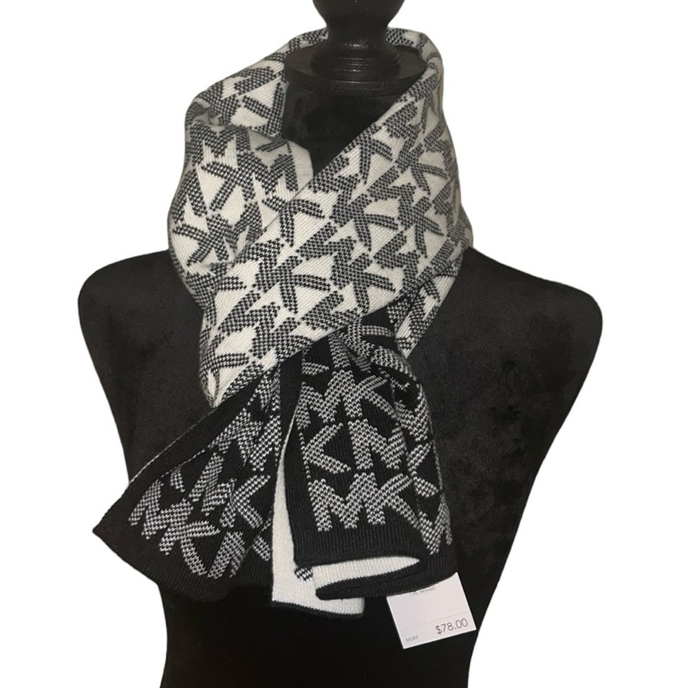 MICHAEL KORS LOGO REVERSIBLE SCARF WRAP